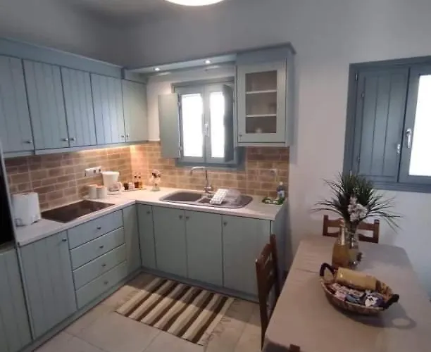 Sifnaiou Traditional 1 & 3 * Paro